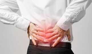 bir erkekte omurganın osteokondrozu